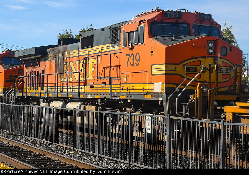 BNSF 739